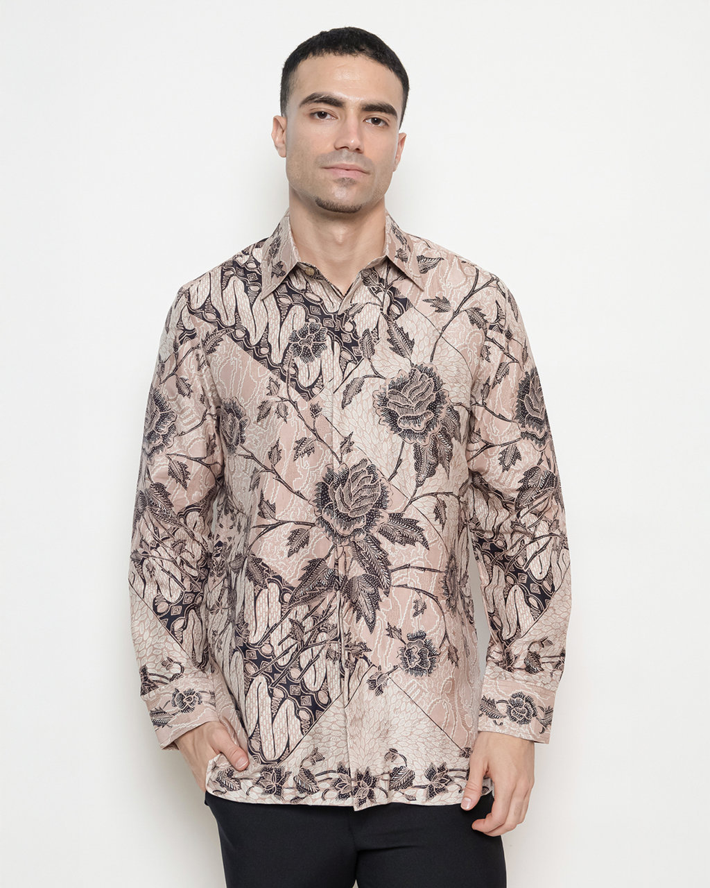 Hand-Drawn Batik Shirt With Boket Mawar Latar Lereng Tanahan Pattern