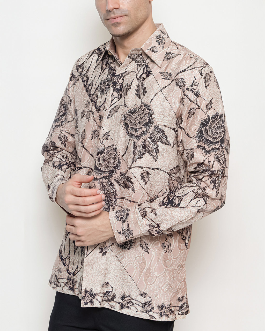 Hand-Drawn Batik Shirt With Boket Mawar Latar Lereng Tanahan Pattern