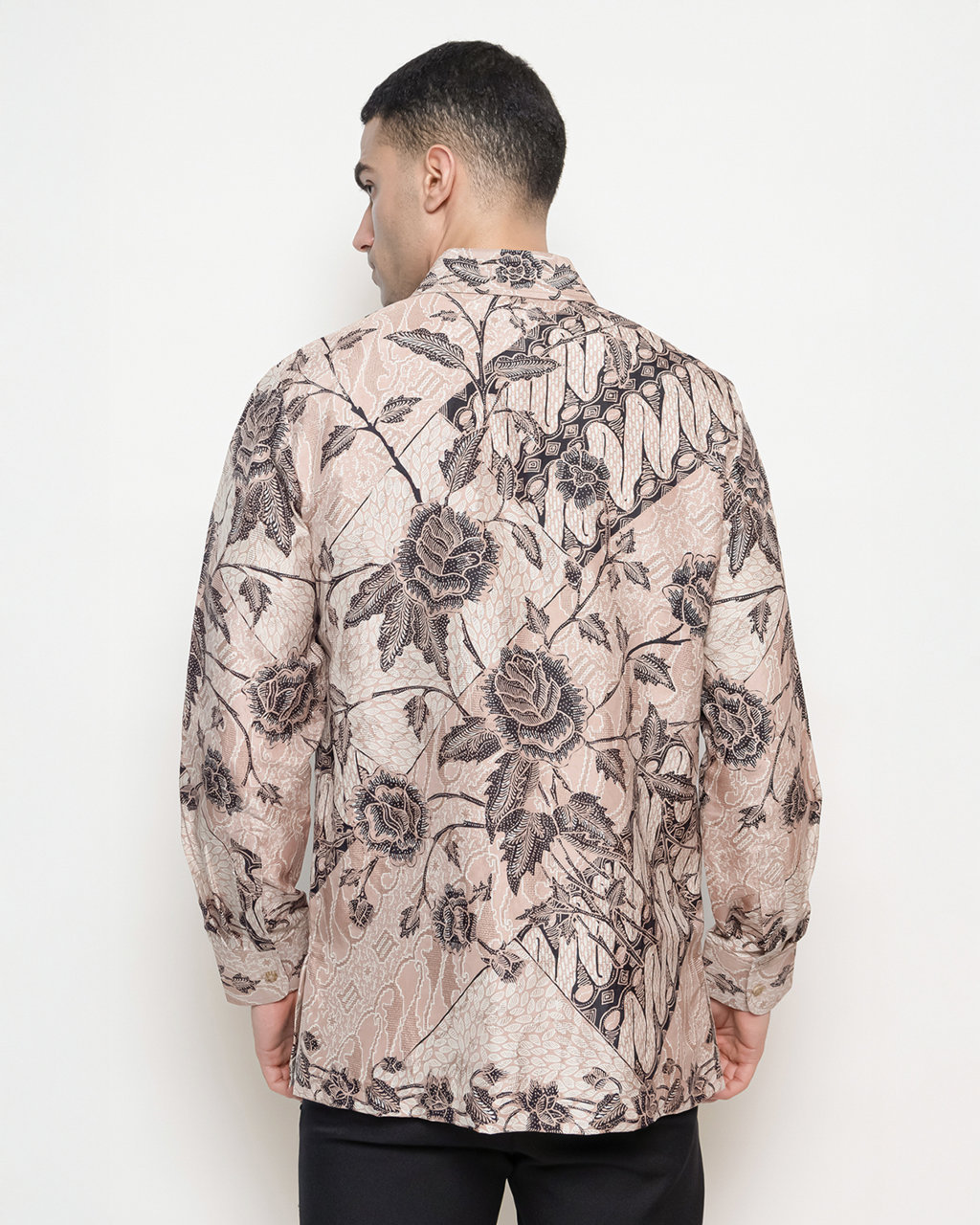 Hand-Drawn Batik Shirt With Boket Mawar Latar Lereng Tanahan Pattern